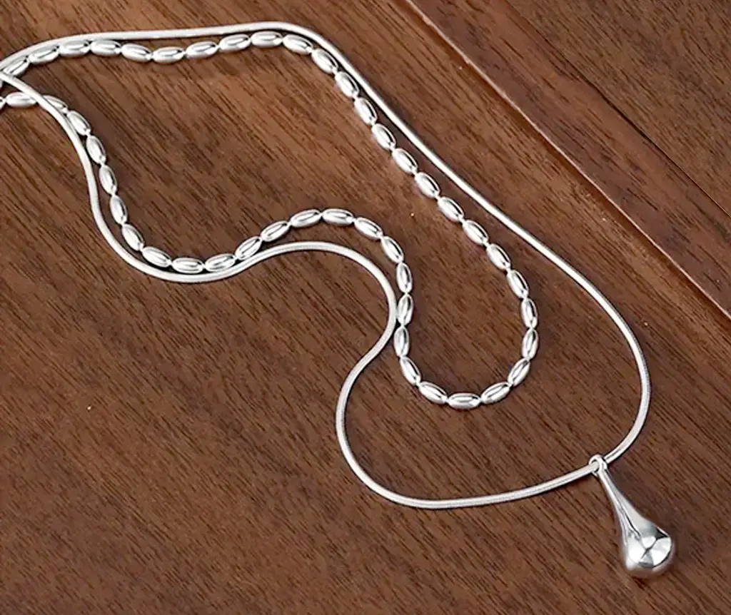 Collar doble con lagrima 4.webp
